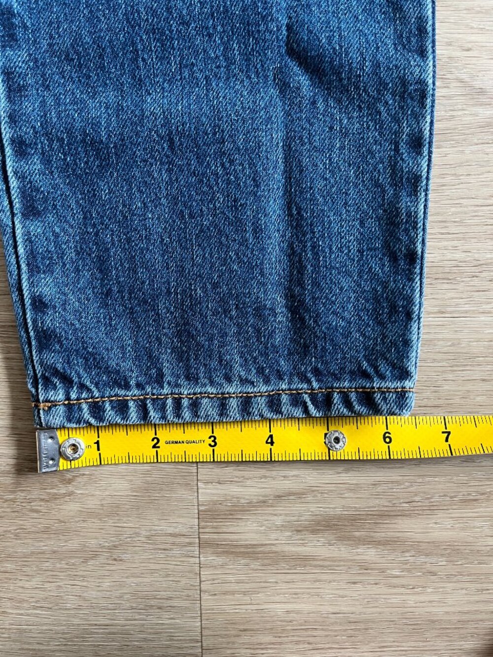 Alexander McQueen High Rise Tapered Straight Jeans Med Wash S23 Size 24 NWT $790 - Picture 16 of 16